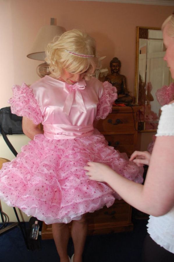 Making sissy. Переодели в платье. Сисси мальчик. Мальчик в пышном розовом платье. Платье с Панталонами для девочки.